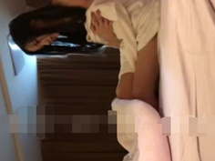 [JAV101本土精選!]花了高價才買到的18歲學生妹，外表絕對沒話說的漂亮還色氣十足