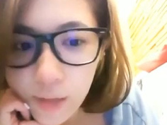 義氣的大波妹也無法抵抗地心引力不小心露出