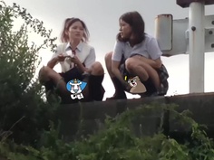 這名宅宅在小路捕獲超正學生妹！下一秒卻驚見「謎之噴射」…他驚魂未定！