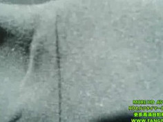 年輕人就要玩刺激找激情一對小情侶商場試衣間裡擼雞巴口交打炮自拍