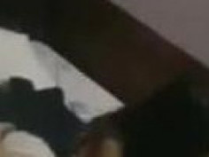 白富美漂亮美女和朋友一起健身時被教練的肌肉深深吸引住,結束後直接到酒店開房,沒想到朋友竟然在偷拍！