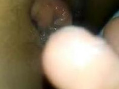 한국야동 화장실에서 보지 조금 만지니깐 하얀액이 주루룩 흐르네