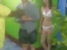 太癢了只好路邊幫口 結果被路人罵爆...