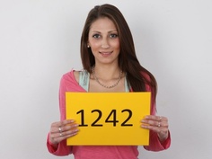 【CzechCasting】1242｜Anna (25yo), a waitress from Brno