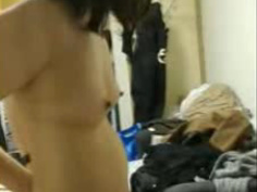 真實偷拍!!宿舍窗外偷拍大學情侶激情做愛 最後好像還被女生發現.....