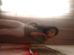 還沒被開發過的妹擺姿勢準備脫光~