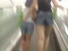 南韓地鐵尾隨抄底偷拍美腿短裙～69