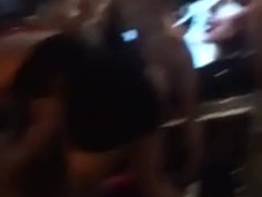 酒店當大爺 酒女們脫光拿酒洗澡