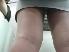 南韓地鐵尾隨抄底偷拍美腿短裙～15