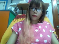 紅髮妹妹拍到飢渴難耐找東西填滿小穴!! (3)