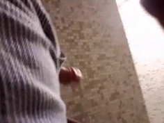 香港緩交女後樓梯口爆