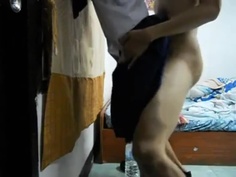 身材可愛的制服妹，連制服脫都不脫直接開始上!