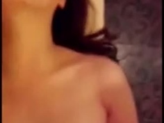 羌x大學女友被插的不要不要的，桌子都快繃了!!!