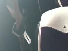 激情車震！大白天到荒郊野外開著車門%%%！人妻開啟飢渴的開關：老公大力點！