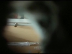 無良房東！在牆壁上挖個小洞偷拍女租客...「更衣、裸奔全都錄」：難怪出租都限女