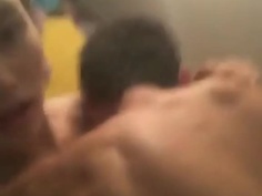 爽的同時仍不忘記自拍留作紀念