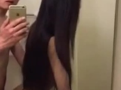 堪稱近期最精彩的「廁所門」84年次的嫩妹表現超齡叫聲：拜託深一點通通都給我！