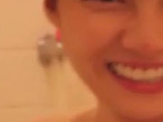 女生洗头神器， 话说你别总盯着大奶子看啊！