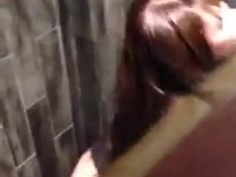 夜店玩到突然癢 就先在廁所開砲了