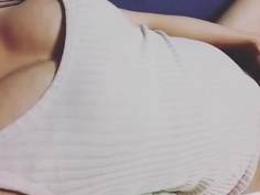 靠自己的手指也能絕頂16連發！正妹深夜飢渴難耐...手指快速震動自我安慰：水聲潺潺