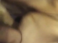 女友的「吹奏練習」技巧高超！每一次的深吸讓我忍不住想推進屁股：邊捏肉丸邊享受