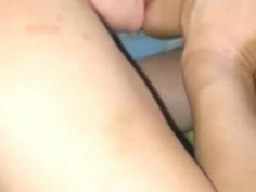 여친들끼리 음탕하게 키스를 나누는 모습입니다. 여친들끼리 키스하는거 실제로 눈앞에서 보면 엄청 흥분되지요… 더군다나 혀 사용하는 것이 ㅋㅋ 역시 제 여친들입니다.!!! 음탕한 여친들이라서 그런지 키스하면서도 잊지 않고 보지를 문질러 주는군요. 화질이 좀 구리네요. 핸폰으로 급하게 촬영한거여서