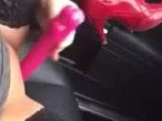 面对任何状况都能全神贯注专心致志的开车才是老司机?