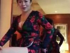 老娘风韵犹存功夫了得，岂是外面那些妖艳贱货所能比的。真正的老炮