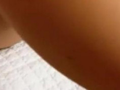 풋잡을 하면서 스스로 몸이 뜨거워지는지…보지를 문지르니 1초도 안되서 노팬티 스타킹속으로 하얀 거품을 내며 달콤 쌉싸름한 보짖물이 나오기 시작한다…어떠한 여자라도 흥분해서 흘러나오는 보짖물을 보면 그렇게 사랑스러울수가 없다…