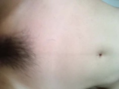 醉酒後的極品白嫩美眉被扒光衣服做愛！