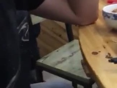 俗辣男嗆「敢不敢脫內褲」？反悔要求女子先脫...女子煞氣往下一拉！男子夾雞逃跑