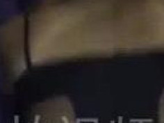 跟闺蜜打电话说：你男人一直拿他的肉棒往我身体里插，插的我好爽！