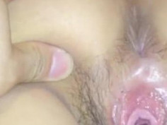 骚逼特写，怎么样想不想吃啊。快来玩弄它吧。。喜不喜欢？留评论哦。。。