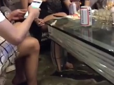 卡拉OK慶生找小姐微信發紅包脫衣慶祝