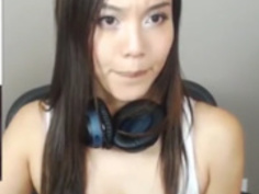 正妹實況主打完爐石要自爽一下卻忘記關台，唉呀，覺得黏答答的！(16分完整版)