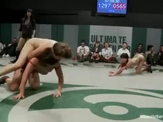 獵奇「摳摳摔角」…先高潮就輸了？