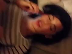 邊講電話邊趴趴，妹子忍不住喘氣…