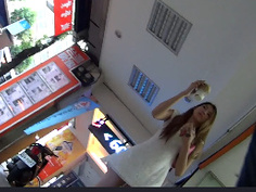 真‧偷拍神人!!街上看到穿短裙的正妹 情不自禁又想一探褲褲多騷 3