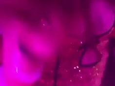 小鮮肉被酒女姐姐給玩翻了