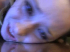 女の子はテーブルで激しく犯されました