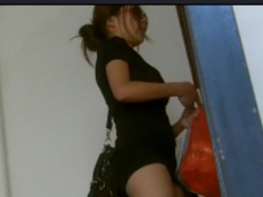 去買菜不穿內褲的騷女 上樓梯時鮑魚都外露