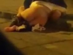 喝酒果然不能喝太狂,在路邊就忍不住了