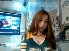 不知這女球迷是幫哪一隊加油的 太火辣了吧~