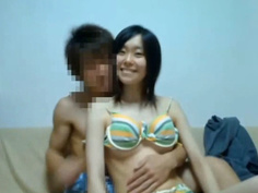 [好女人 不幹嗎?]清純小女生與看起來有點屁的男友自拍洩漏，身材嬌小輕鬆上無負擔