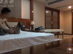 [JAV101精選偷拍!]那裡怎麼會有攝像機!?打馬虎後繼續紀錄被無套插入銷魂表情 (正)