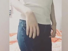 목소리두 있구 뒷모습도 있는 사람이예요 ??????