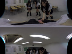 四個學生服妹子玩一男