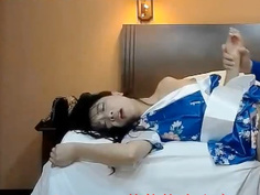 [不能只有我看到!]和服包不住的豪乳，不停衝擊的讓她求饒直說不行了~