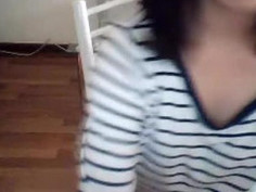 【ライブチャット】石○さとみ激似！？唇がぷっくりしてエロい美少女がオッパイ丸出しの動画配信！【無修正】