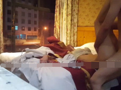 窗簾不拉就是故意做愛給外面看